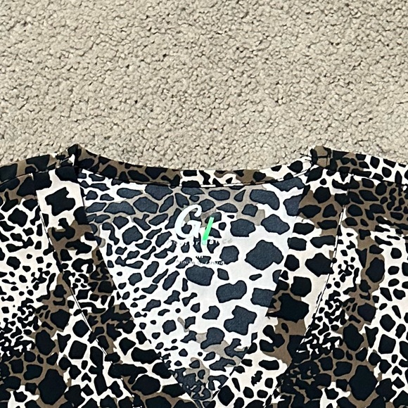 GT Performance Print Scrub Top - Picture 2 of 2